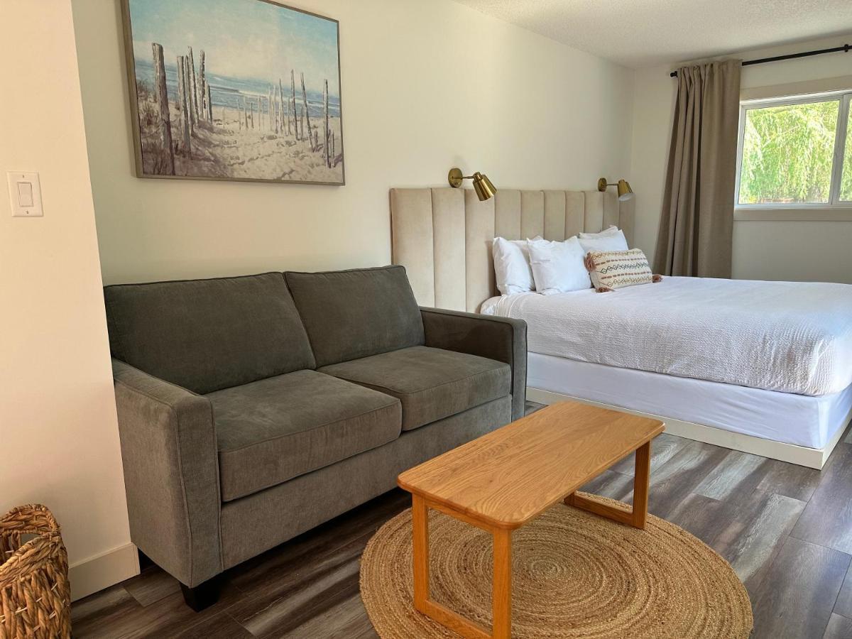 Lakeside Villa & Nordic Spa Пентиктон Экстерьер фото