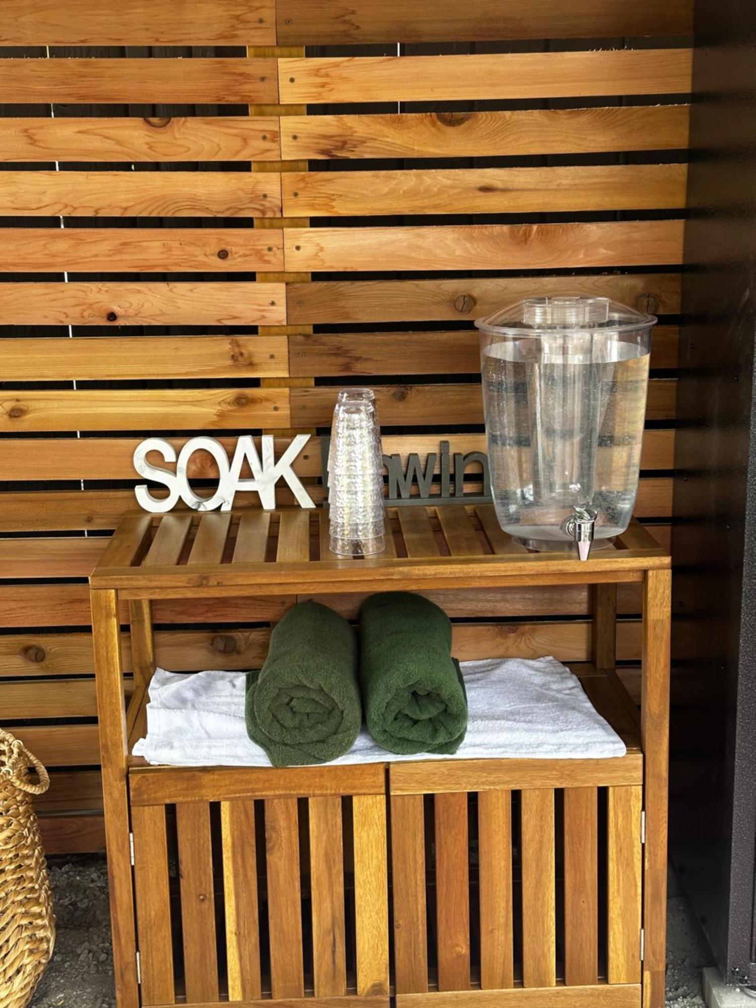 Lakeside Villa & Nordic Spa Пентиктон Экстерьер фото